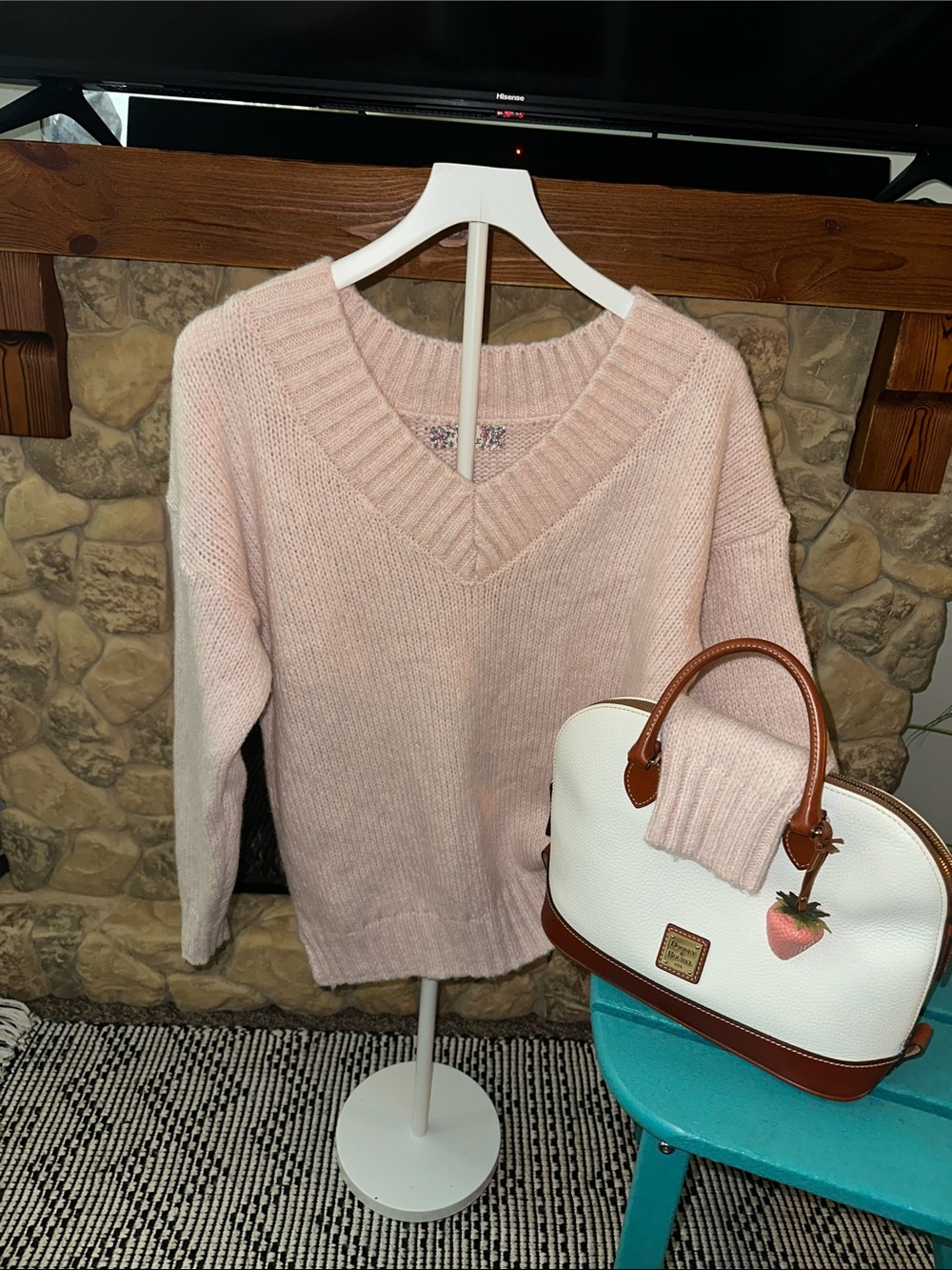 🤍🤍🤍Soft Pink V-Neck Women's Sweater